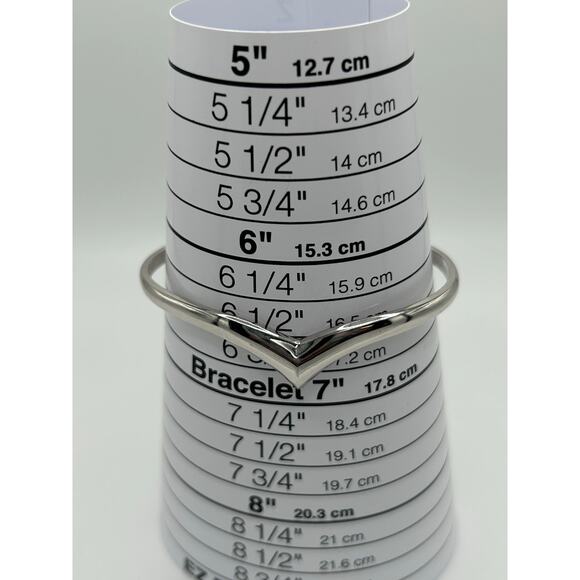 Avon Silver Tone V Bangle - Picture 6 of 7